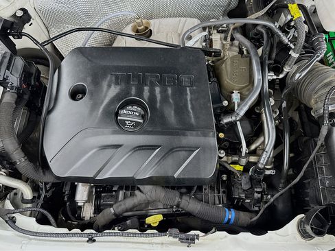 Used 2022 Buick Encore GX Essence FWD image 37