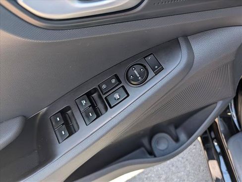 Used 2019 Hyundai Ioniq Plug-In Hybrid FWD image 27