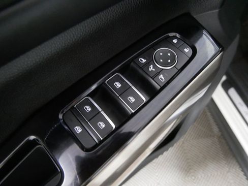 Used 2023 Nissan Pathfinder Platinum image 16