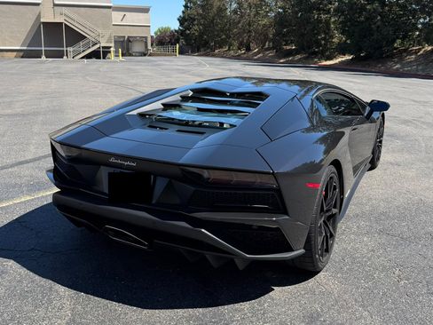 Used 2018 Lamborghini Aventador S AWD/4WD image 3