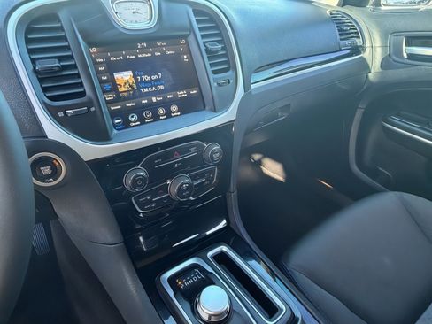 Used 2023 Chrysler 300 Touring w/ Sport Appearance Package image 20