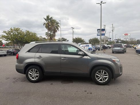Used 2014 Kia Sorento LX image 4
