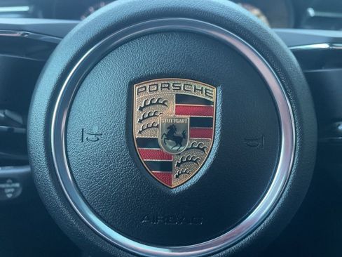 Certified 2025 Porsche Macan image 40