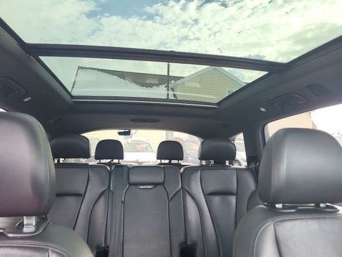 Used 2017 Audi Q7 3.0T Premium image 2