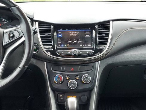 Used 2020 Chevrolet Trax LT w/ Driver Confidence Package FWD image 25