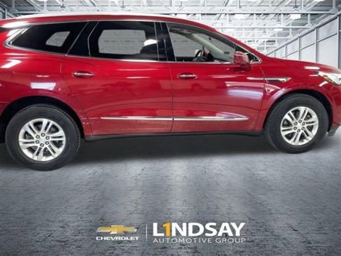 Used 2018 Buick Enclave Essence image 2