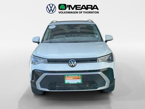 Certified 2025 Volkswagen Taos SE w/ Panoramic Sunroof Package image 8