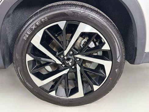 Used 2024 Mitsubishi Outlander SE image 29