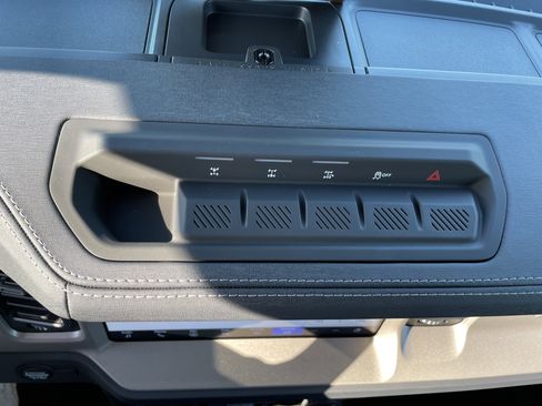 New 2025 Ford Bronco Outer Banks w/ Sasquatch Package image 34