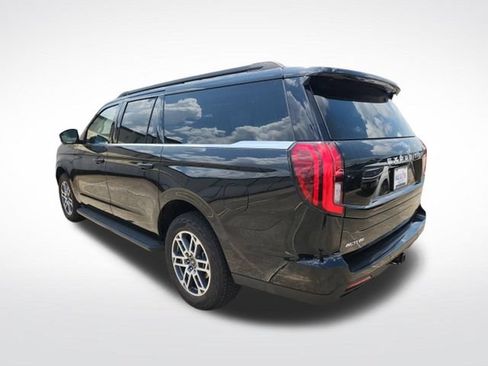 Used 2025 Ford Expedition Max Active AWD/4WD image 6