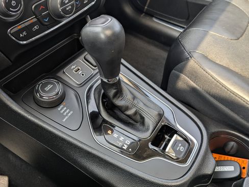 Used 2021 Jeep Cherokee Limited AWD/4WD image 15
