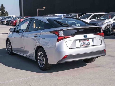 Certified 2019 Toyota Prius XLE w/ Advanced Technology Package FWD image 6