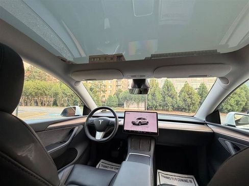Used 2024 Tesla Model Y Long Range AWD/4WD image 31