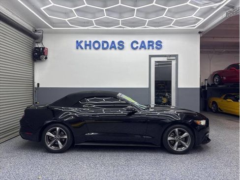 Used 2016 Ford Mustang Convertible w/ Equipment Group 051A RWD image 5