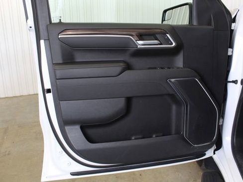 Used 2022 Chevrolet Silverado 1500 LT w/ Z71 Off-Road Package AWD/4WD image 9