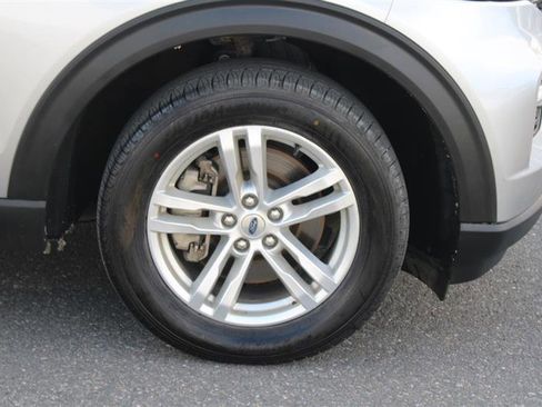 Used 2021 Ford Explorer XLT w/ Equipment Group 202A image 10