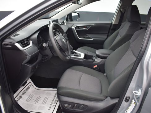 Used 2025 Toyota RAV4 XLE AWD/4WD image 13