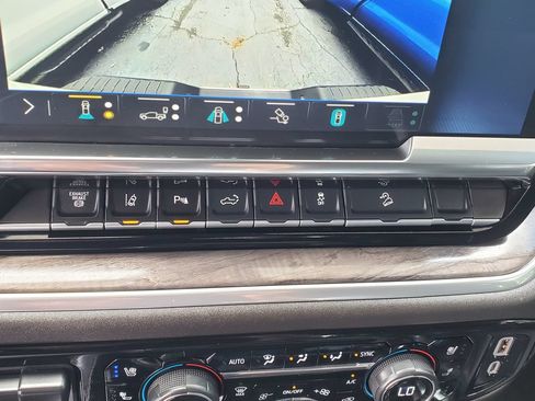 Used 2025 Chevrolet Silverado 2500 LTZ w/ LTZ Premium Package AWD/4WD image 23