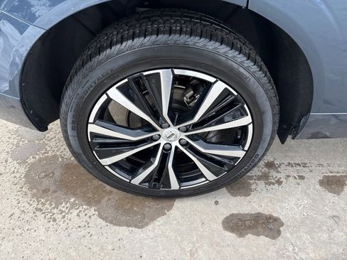 Used 2025 Volvo XC60 B5 Plus image 13