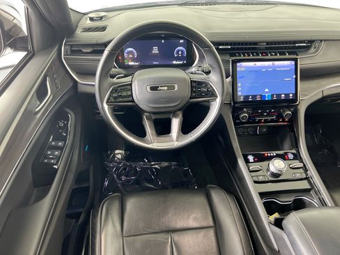 Used 2022 Jeep Grand Cherokee Overland w/ Luxury Tech Group IV image 22