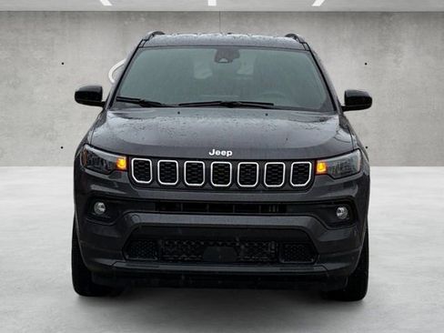Used 2024 Jeep Compass Latitude image 18
