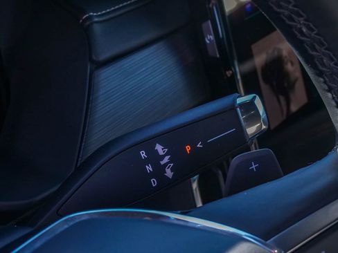 Used 2024 GMC Acadia Elevation image 19