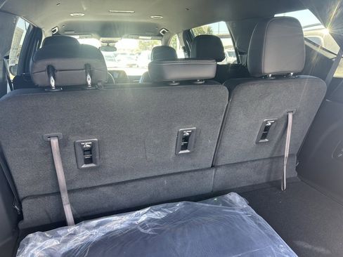 Used 2025 Chevrolet Traverse LT w/ Enhanced Driving Package image 5