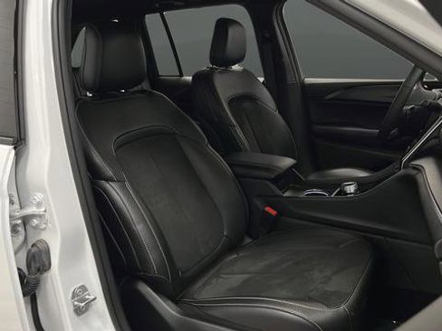 Used 2025 Jeep Grand Cherokee Altitude AWD/4WD image 24