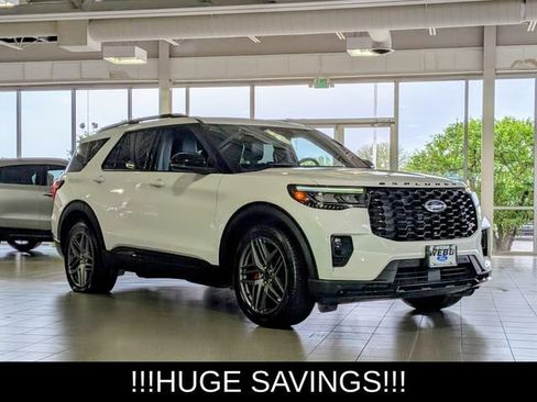 Used 2025 Ford Explorer ST AWD/4WD image 2
