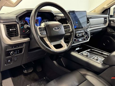 Used 2024 Ford Expedition Max XLT image 15