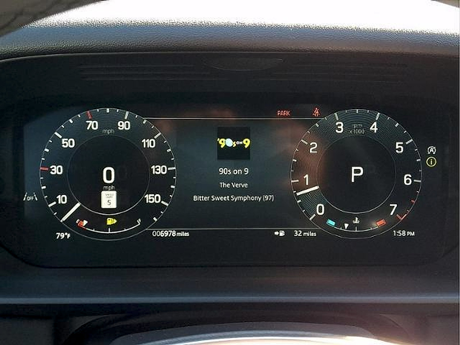 Used 2025 Land Rover Discovery S AWD/4WD image 24