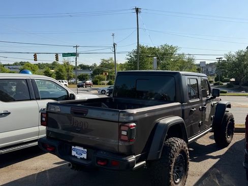 Used 2025 Jeep Gladiator Rubicon w/ Convenience Group AWD/4WD image 3
