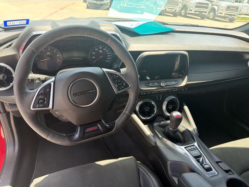 Used 2020 Chevrolet Camaro SS RWD image 9