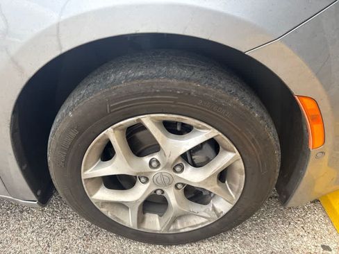 Used 2020 Chrysler Pacifica Touring-L Plus w/ Tire & Wheel Group FWD image 4