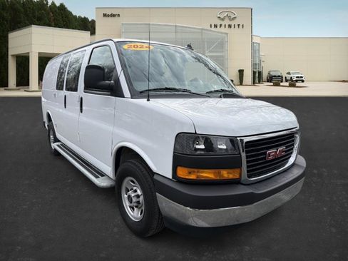 Used 2024 GMC Savana 2500 w/ Driver Convenience Package image 3