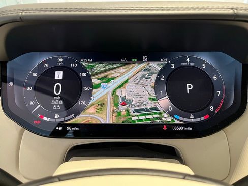 Used 2024 Land Rover Range Rover Long Wheelbase SE AWD/4WD image 5