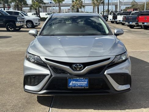 Used 2024 Toyota Camry SE image 3
