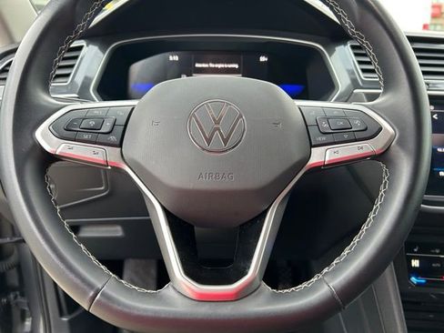 Used 2024 Volkswagen Tiguan SE image 31