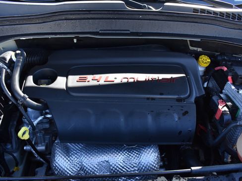 Used 2016 Jeep Renegade Latitude image 32