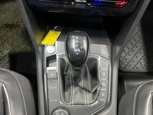 Certified 2024 Volkswagen Tiguan SEL R-Line image 17