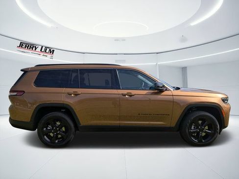 New 2026 Jeep Grand Cherokee L Limited w/ Limited Altitude Package RWD image 2