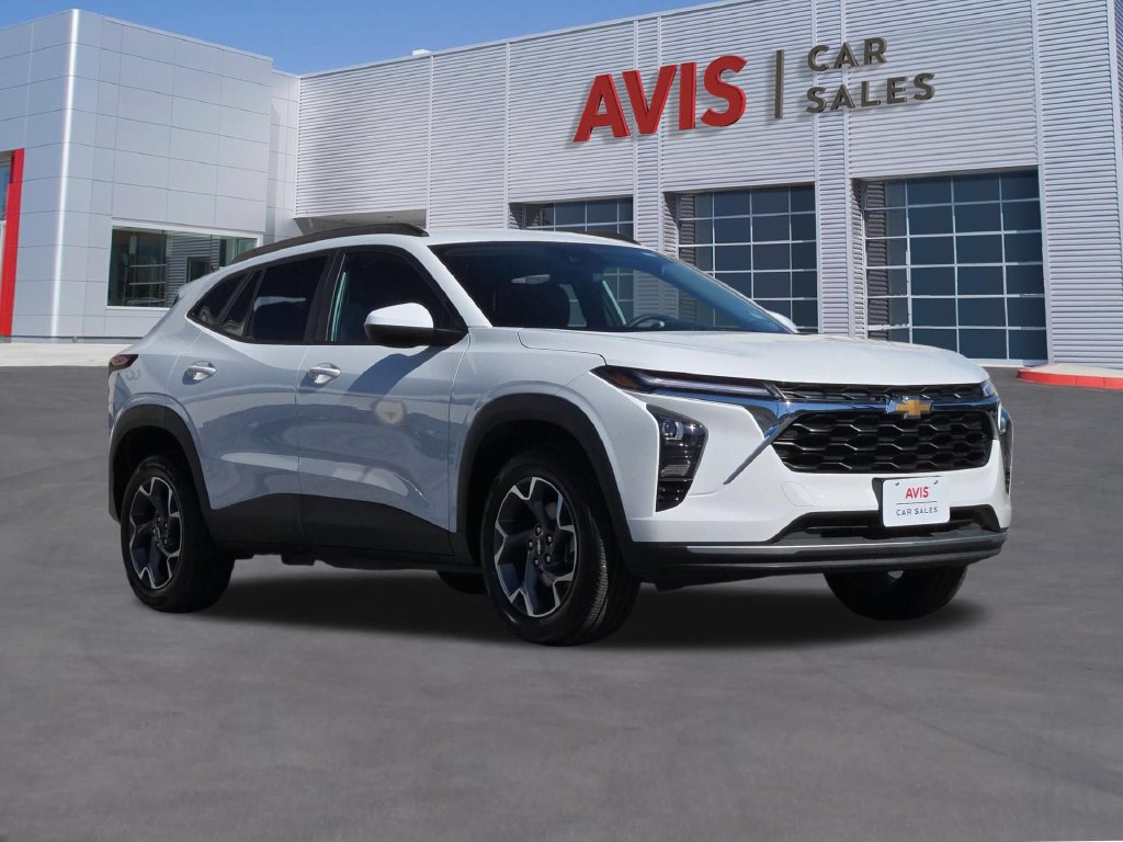 Used 2026 Chevrolet Trax LT FWD image 3