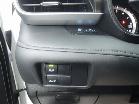 Used 2022 Toyota Highlander LE image 22