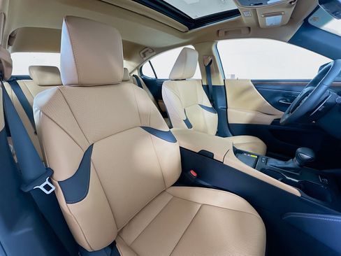 New 2025 Lexus ES 300h F Sport image 27