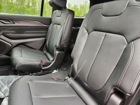 New 2025 Jeep Grand Cherokee L Overland AWD/4WD image 31