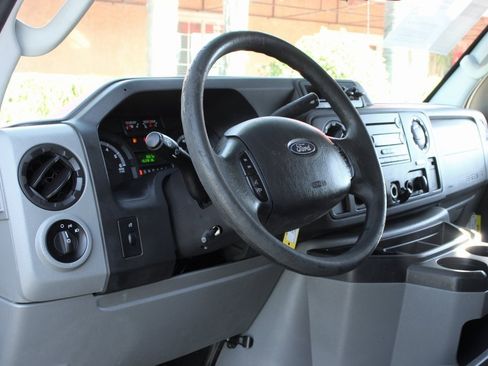 Used 2018 Ford E-350 and Econoline 350 Super Duty w/ Power Windows & Locks Group image 18