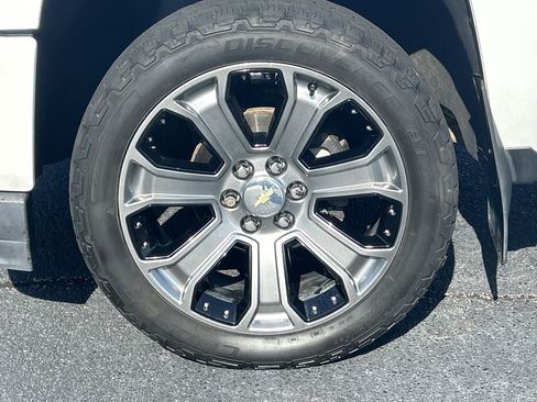 Used 2018 Chevrolet Silverado 1500 LT w/ All Star Edition AWD/4WD image 32