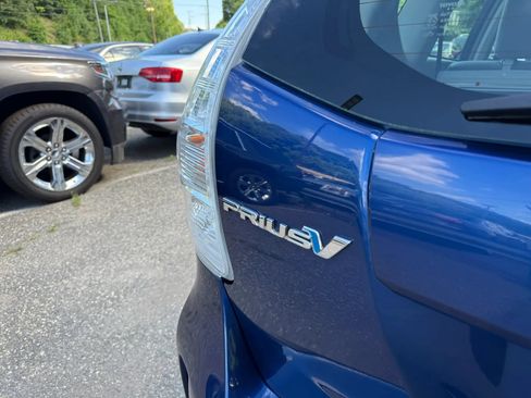 Used 2012 Toyota Prius V Three FWD image 10
