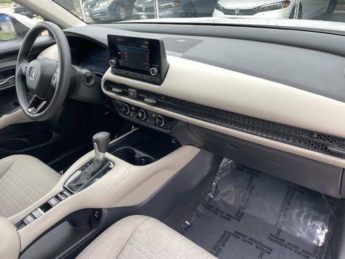 Certified 2024 Honda HR-V LX image 22