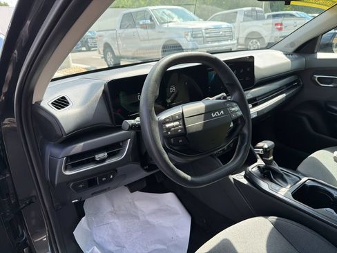 Used 2025 Kia K4 FWD image 16